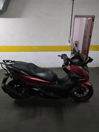 Honda Forza 125 - Maxi Scooter