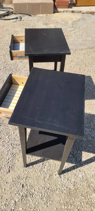 Mesitas altas 1, 30 euros las 2, 50 euros