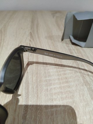 Gafas de sol Ray-Ban gris transparente nuevas