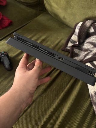 PS4 slim negra