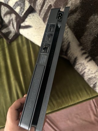 PS4 slim negra