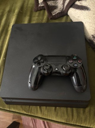 PS4 slim negra