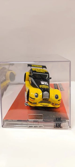 Scalextric Morgan Aero 8 Dewalt