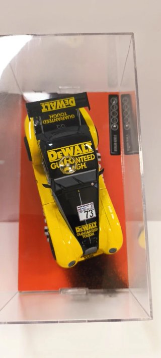 Scalextric Morgan Aero 8 Dewalt