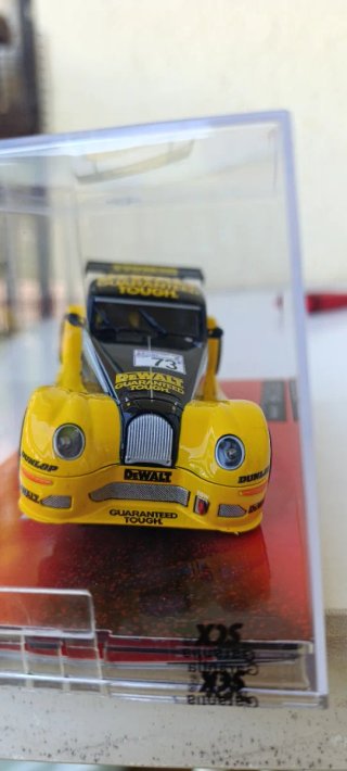 Scalextric Morgan Aero 8 Dewalt