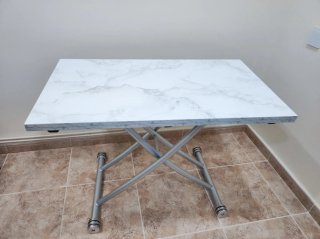 Mesa plegable elevable efecto mármol
