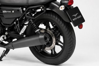 Moto Guzzi V7 III Stone Negra