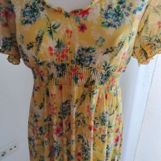 Vestido midi floral UCB amarillo