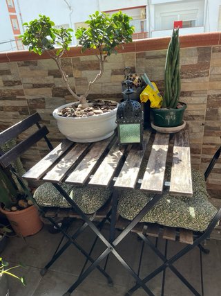 Mesa jardin cn dos sillas