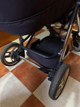 Carrito de bebé azul marino