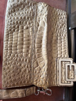 Bolso de mano Guess efecto piel cocodrilo