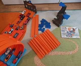 Hot Wheels Track Builder + 23 Coches + 18 Carriles