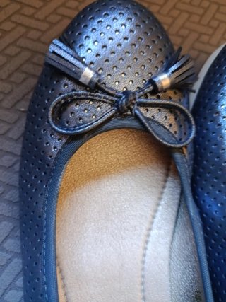 Zapatos planos azules con lazo