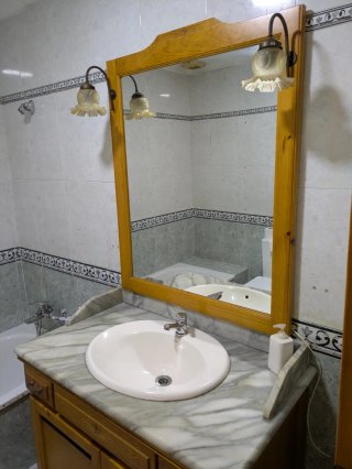 Mueble de baño completo madera y mármol con espejo