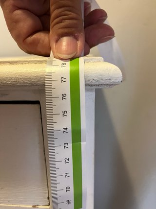 Cómoda de madera blanca