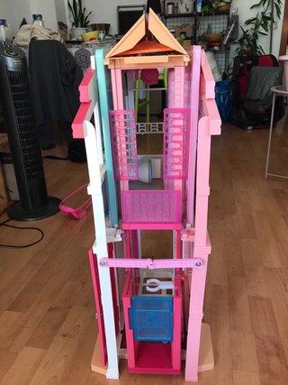 Casa Barbie con ascensor