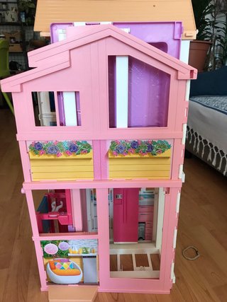 Casa Barbie con ascensor