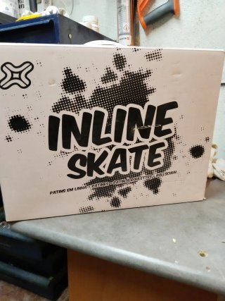 Patines en línea rojos y negros