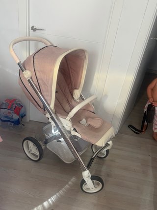 Carro de bebé rosa