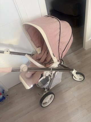 Carro de bebé rosa