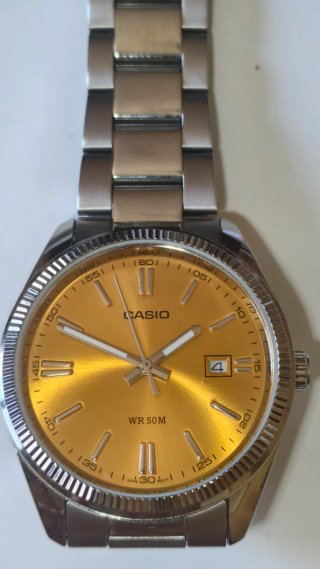 Reloj Casio MTP Cuarzo Amarillo/Naranja