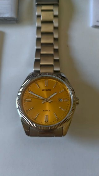 Reloj Casio MTP Cuarzo Amarillo/Naranja