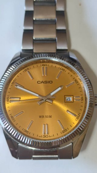 Reloj Casio MTP Cuarzo Amarillo/Naranja