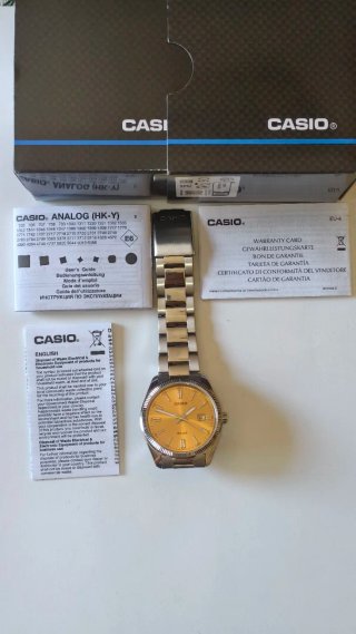 Reloj Casio MTP Cuarzo Amarillo/Naranja