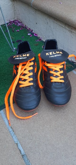 Botas de fútbol Kelme Trueno Negras Naranja