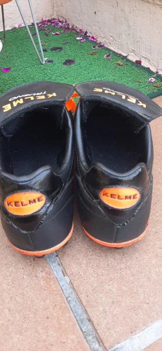 Botas de fútbol Kelme Trueno Negras Naranja