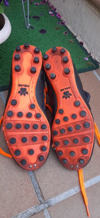 Botas de fútbol Kelme Trueno Negras Naranja