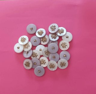 Conjunto de 26 botones anacarados con diseño