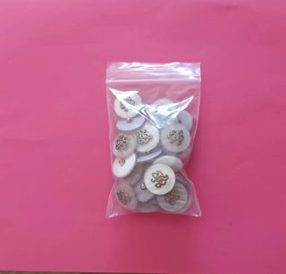 Conjunto de 26 botones anacarados con diseño