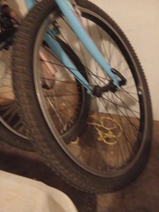 Bicicleta azul y naranja