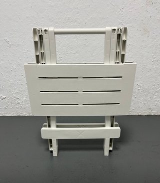 Mesa auxiliar plegable exterior resina blanca
