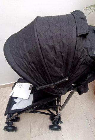 Silla de paseo negra plegable