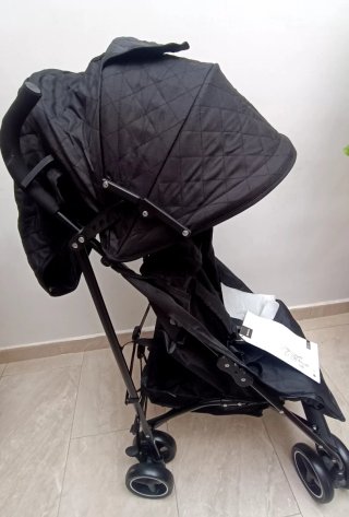 Silla de paseo negra plegable