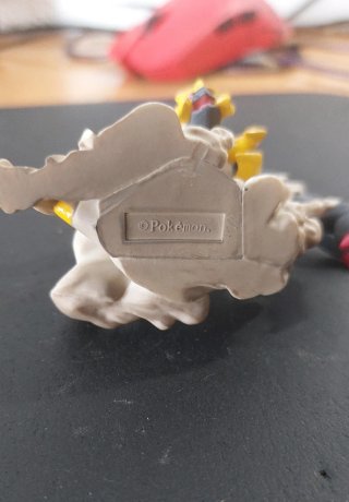 Figura Giratina Pokémon Platino
