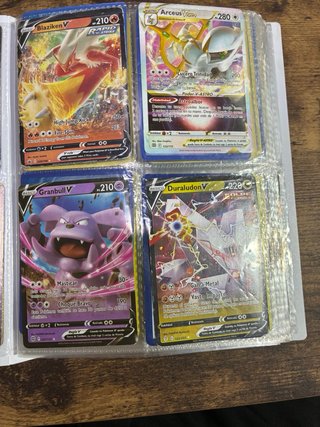 Cartas Pokémon (las doradas no son de metal)