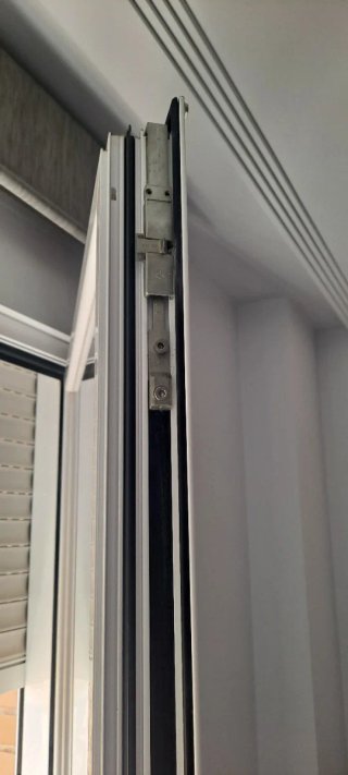 Ventana aluminio blanca