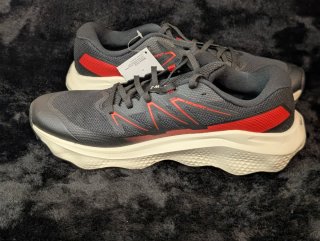 Zapatillas Salomon Negras y Rojas