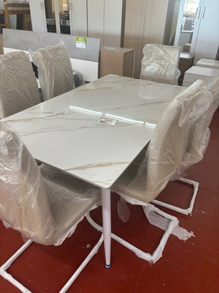 Mesa de comedor mármol y metal