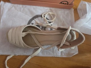Alpargatas cuña beige nuevas