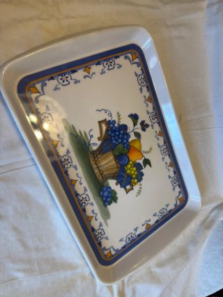 2 Vassoi in plastica dura decorati
