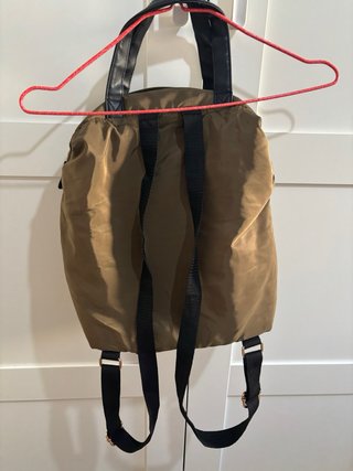 Mochila Primark verde militar y negra