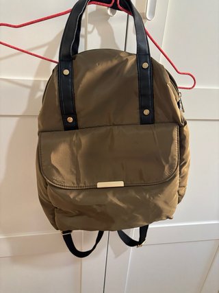 Mochila Primark verde militar y negra