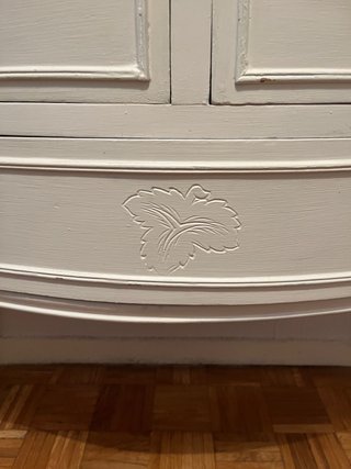 Conjunto cabecero, cómoda y estantería de madera
