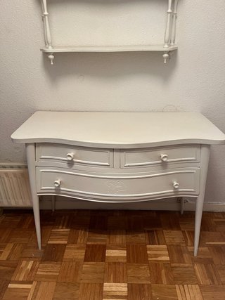 Conjunto cabecero, cómoda y estantería de madera