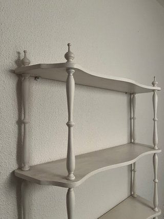 Conjunto cabecero, cómoda y estantería de madera