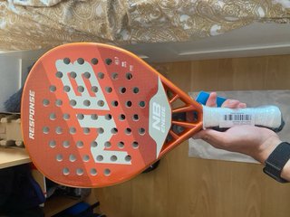 Pala de pádel y paletero nuevos